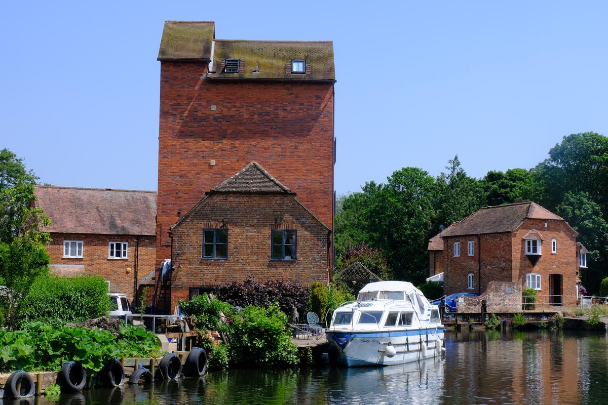 Brick buildings beside the canal on the way into Newbury