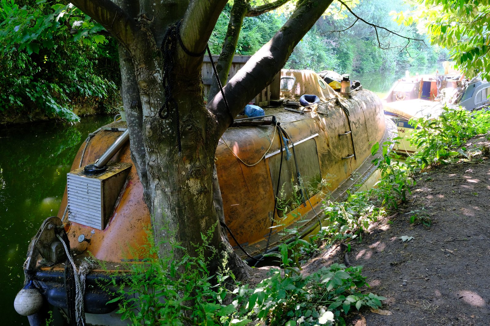 An old lifeboat converted to a life on the canal