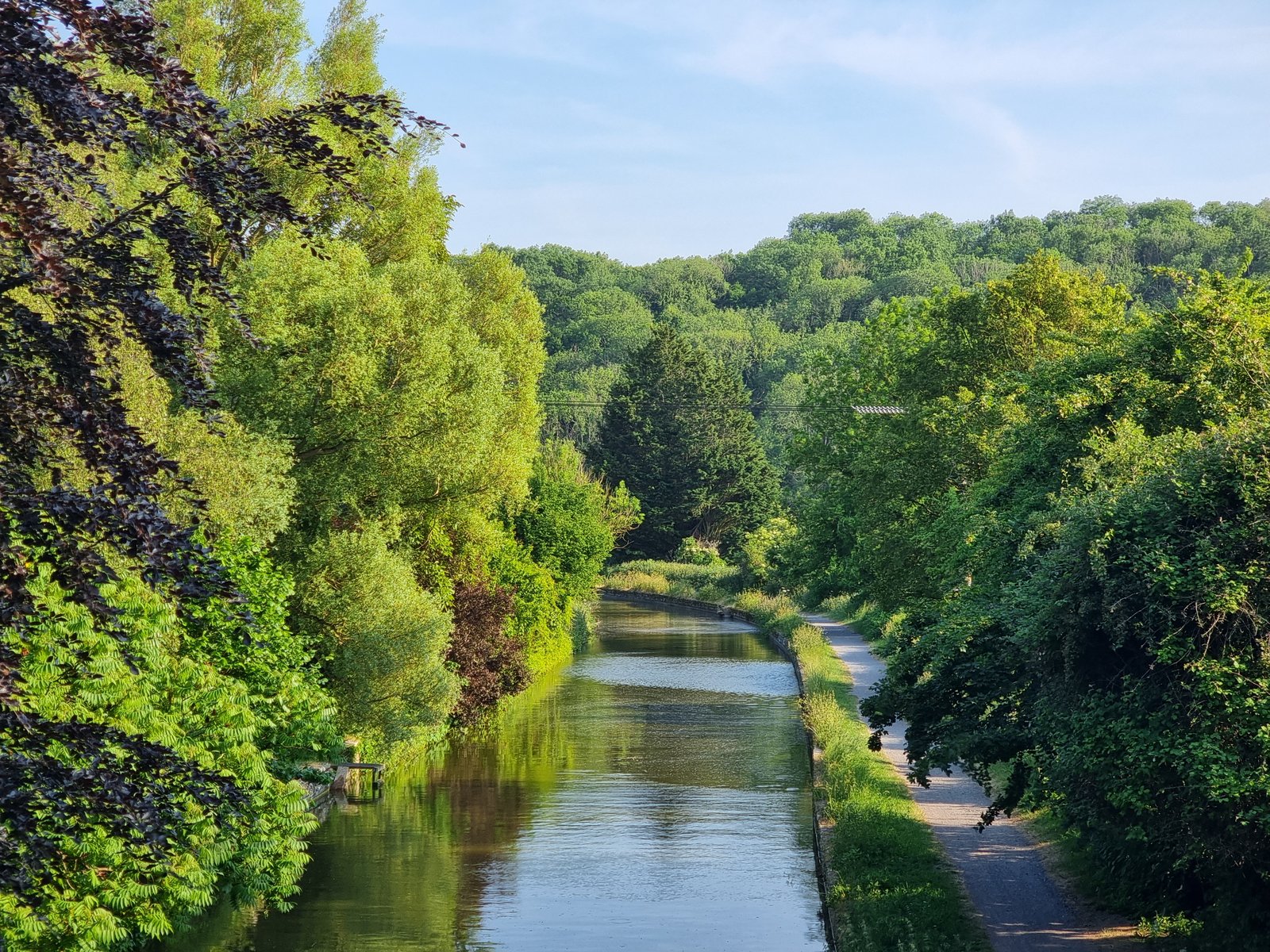The canal bends out of view after the Dundas Aquaduct