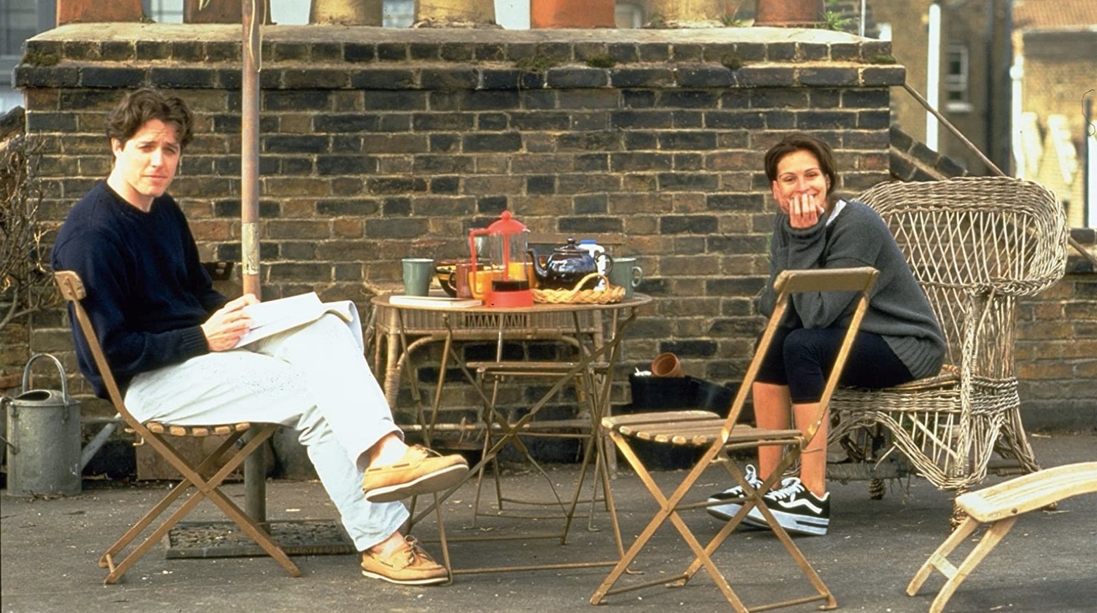 Anna and William sat at a table in 1999's Notting Hill